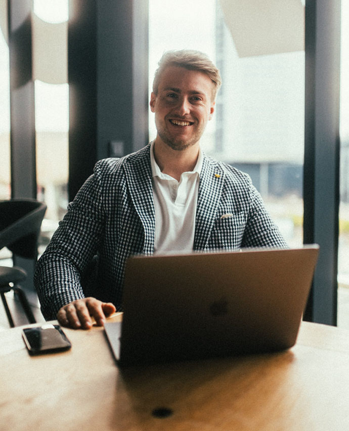 https://wachstum-plus.de/wp-content/uploads/2024/02/Micha_Business-20.jpg